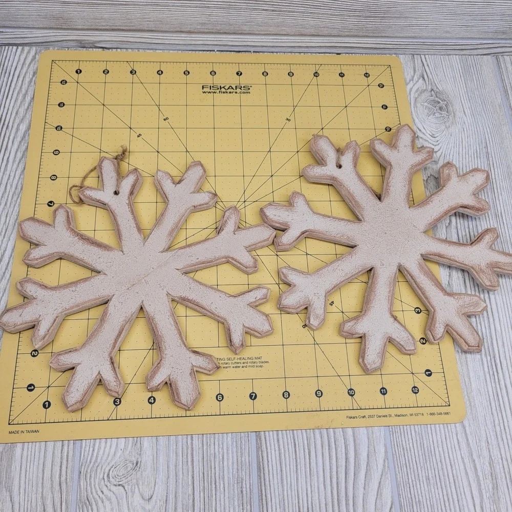 2 Honey‎ And Me Snowflake Ornaments Wooden Christmas Holiday Primitive Rustic